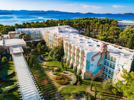 Готель AMADRIA PARK ANDRIJA