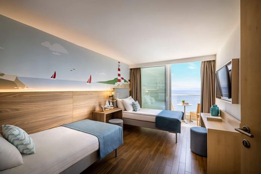 Superior room for 2+2 SS