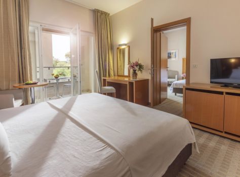 Superior connecting Family room blc